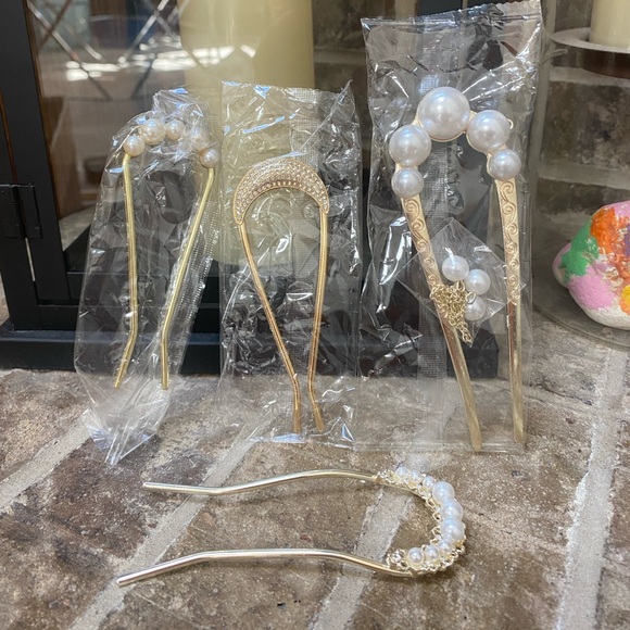 Accessories - NEW LOT (4) HAIRPINS